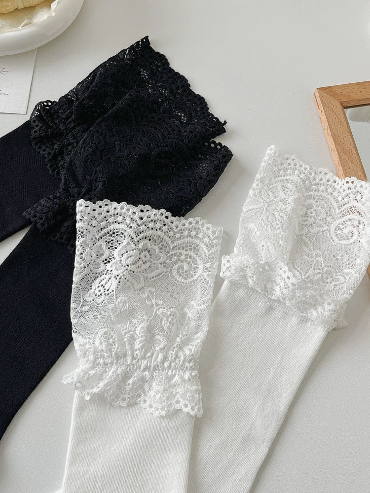 S024 Laces Short Socks