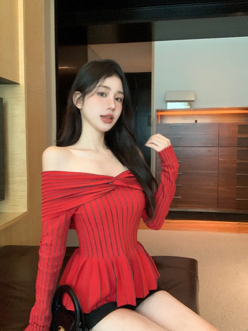 Off Shoulder Knitted Pleated Top