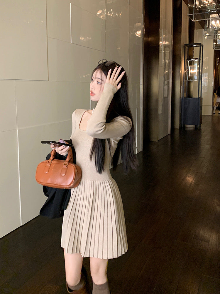 Knitted Long Sleeve Pleated Dress