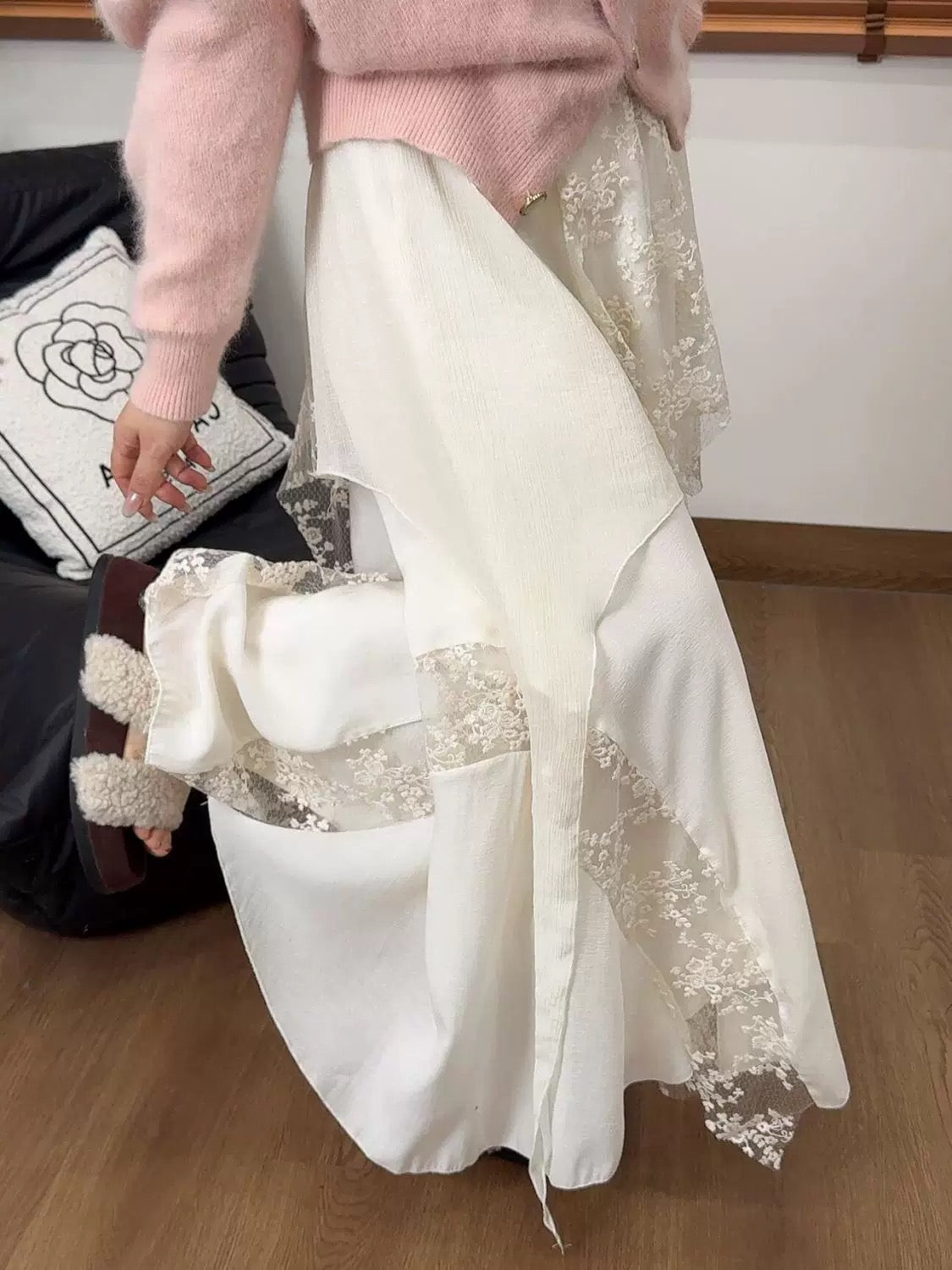 Creamy Unequal Floral Mix Mesh Long Skirt