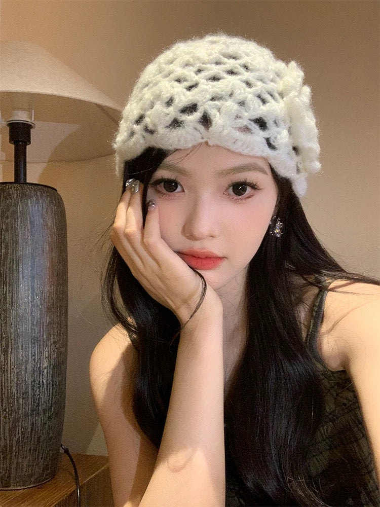 H26 White Rose Knitted Embroidery Hat