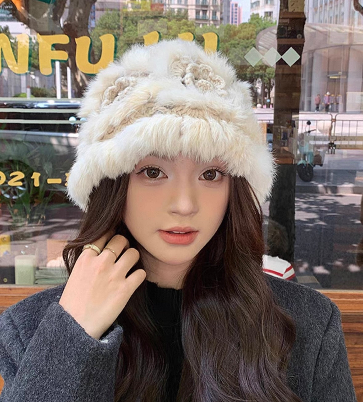 H32 Cream Rose Furry Braid Hat
