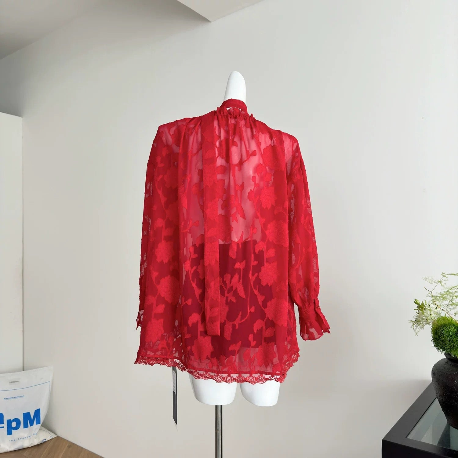 V Collar Lantern Sleeve Thin Top (Black, Red)