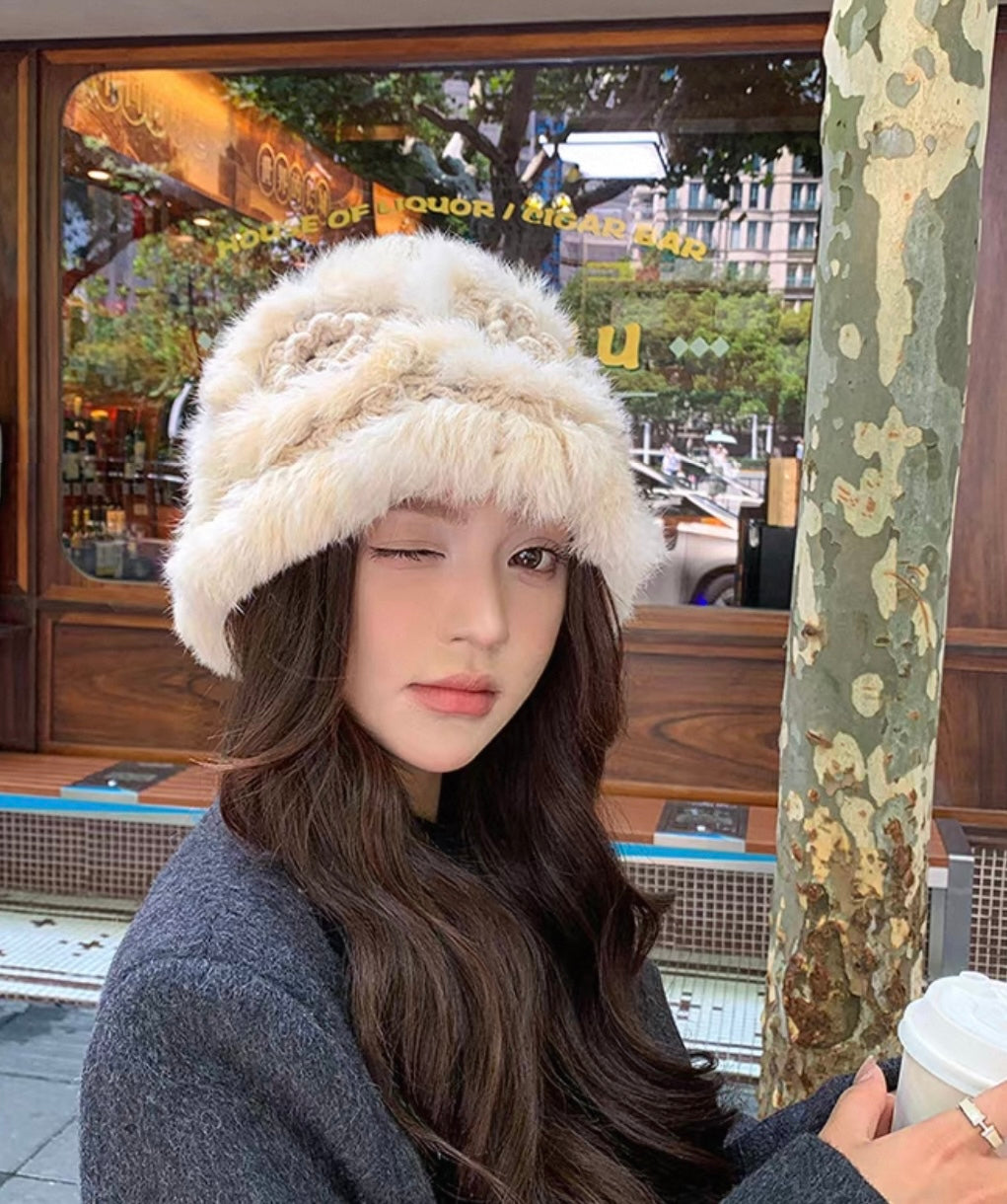 H32 Cream Rose Furry Braid Hat
