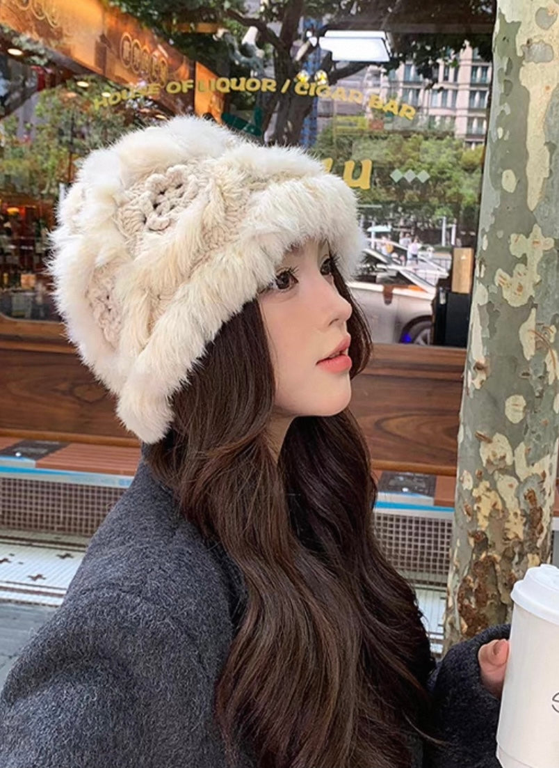 H32 Cream Rose Furry Braid Hat