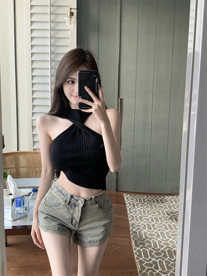 Halter Collar Sleeveless Knitted Top