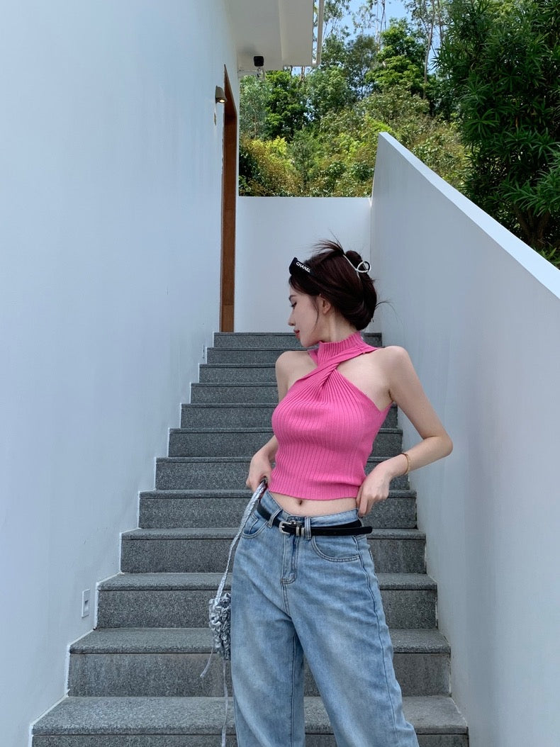 Halter Collar Sleeveless Knitted Top