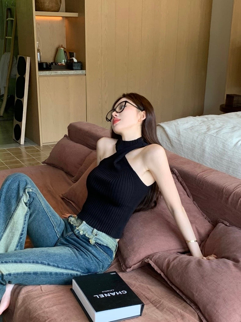 Halter Collar Sleeveless Knitted Top