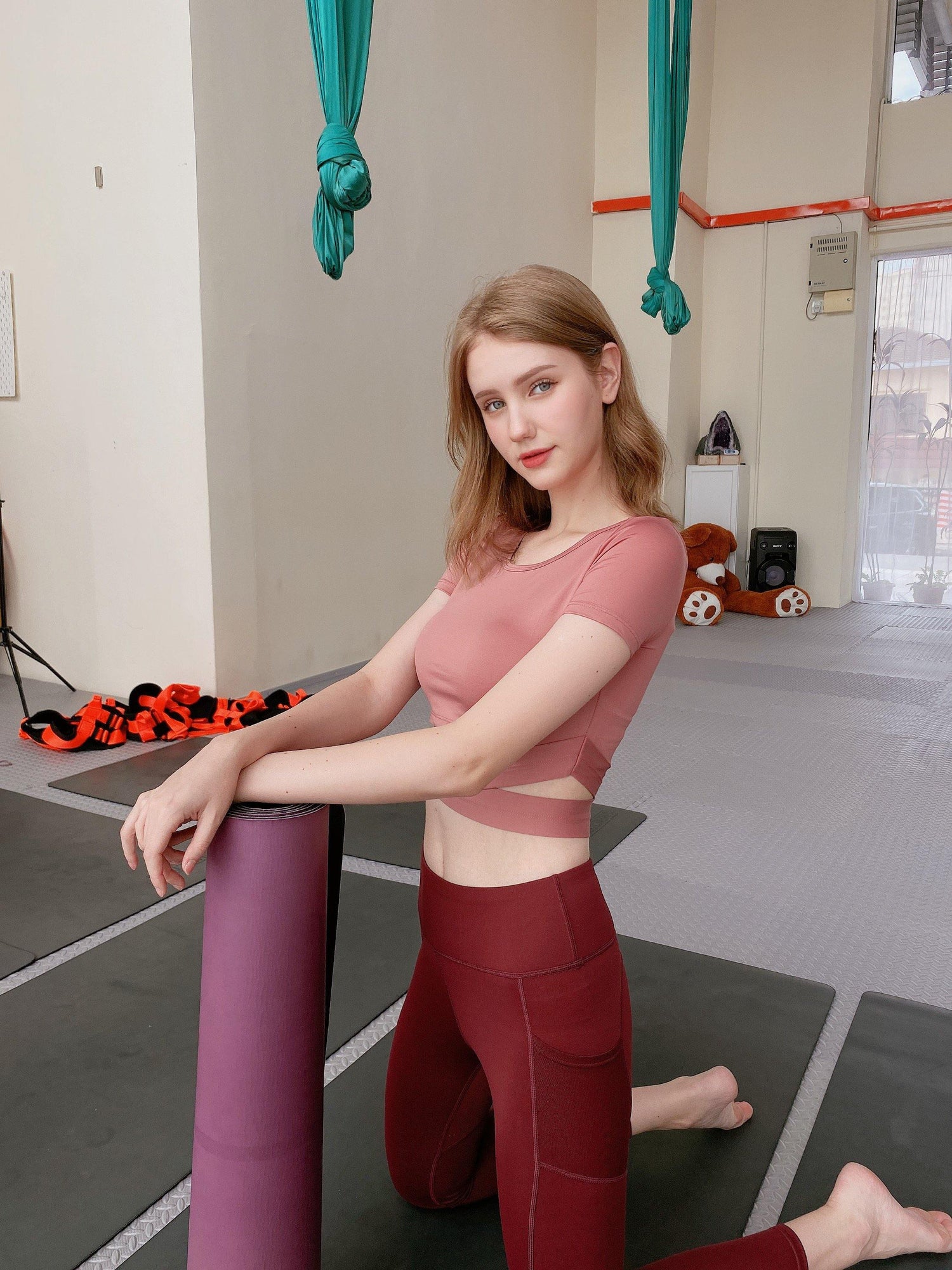FT008 Middle Waist Sode Pocket Legging Pants - Hearts & Kisses