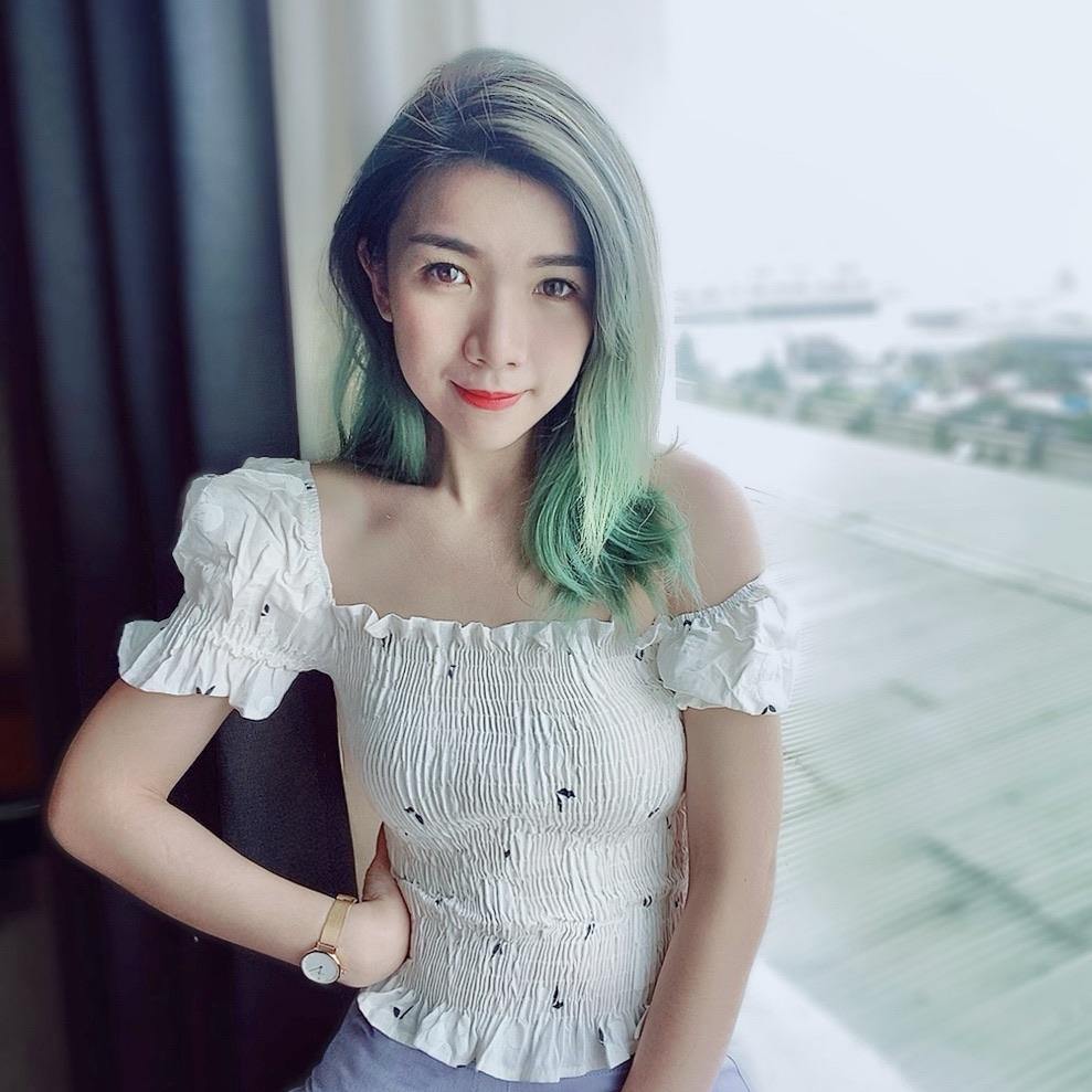 PF010 Floral Puff Sleeve Top - Hearts & Kisses