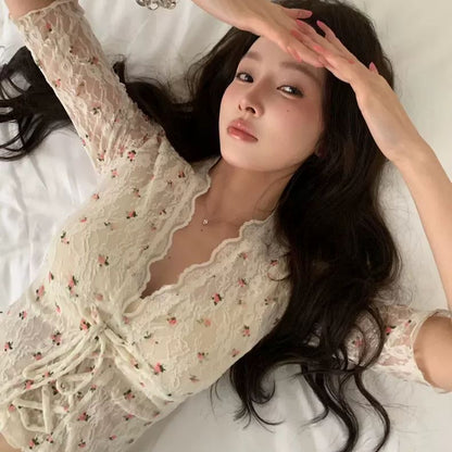 Mini Flo Middle Sleeve Laces Top