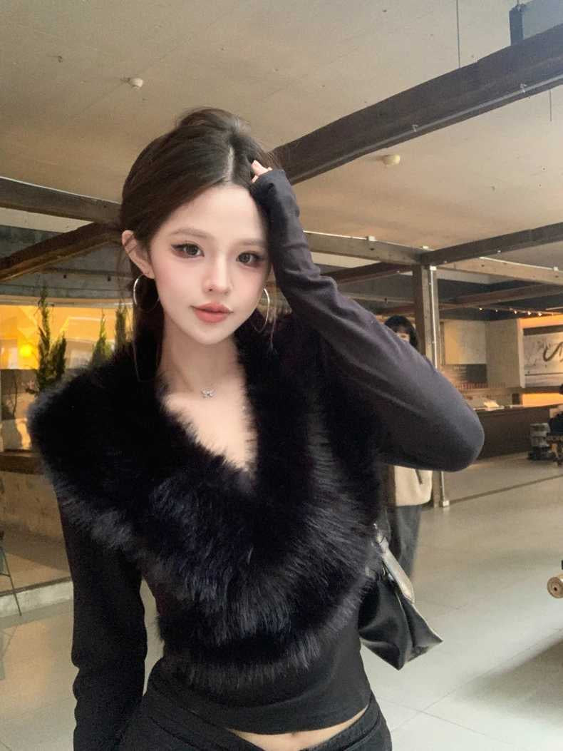 Furry Collar Knitted Long Sleeve Top (Black, White)