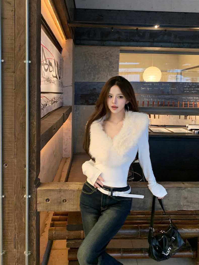 Furry Collar Knitted Long Sleeve Top (Black, White)