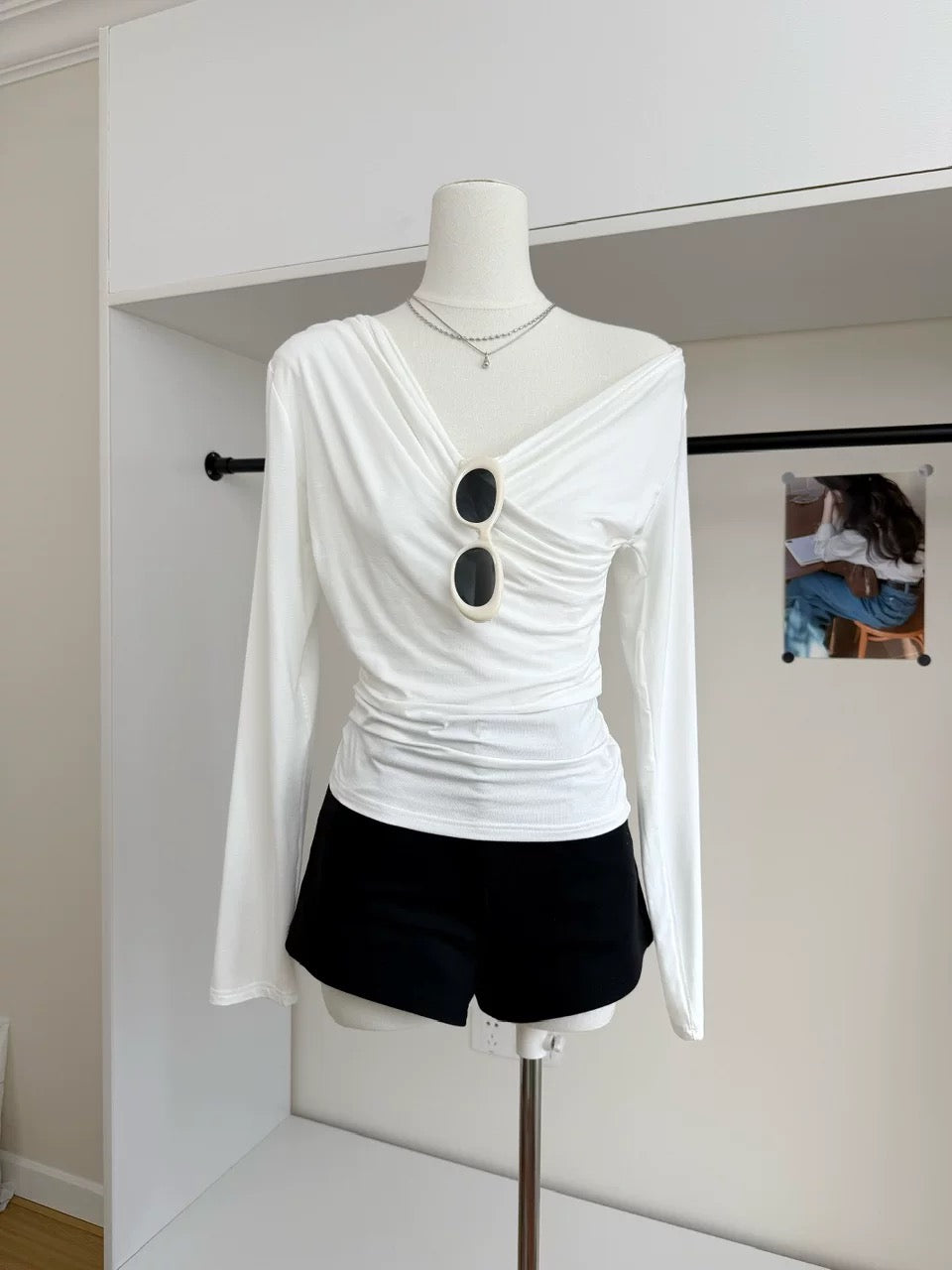 White Thin V Collar Long Sleeve Top
