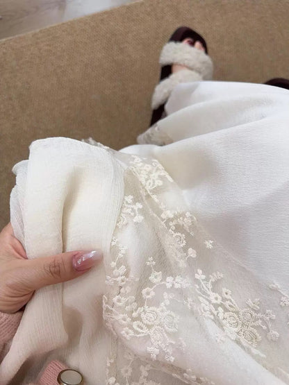 Creamy Unequal Floral Mix Mesh Long Skirt