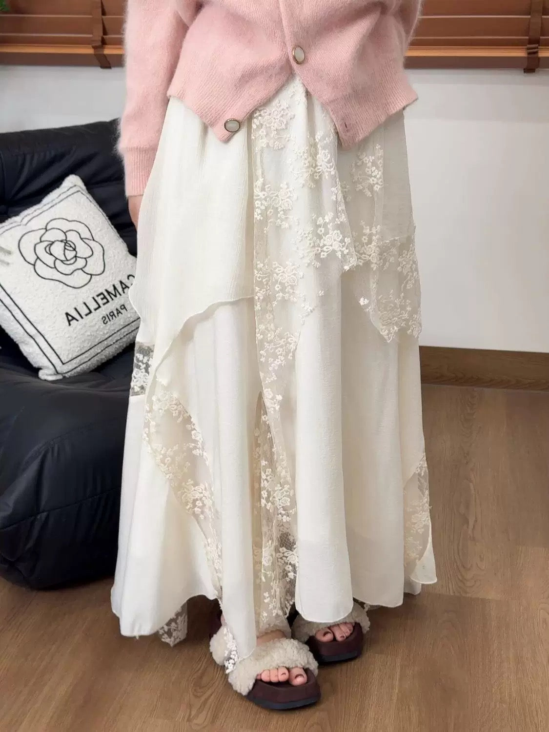 Creamy Unequal Floral Mix Mesh Long Skirt