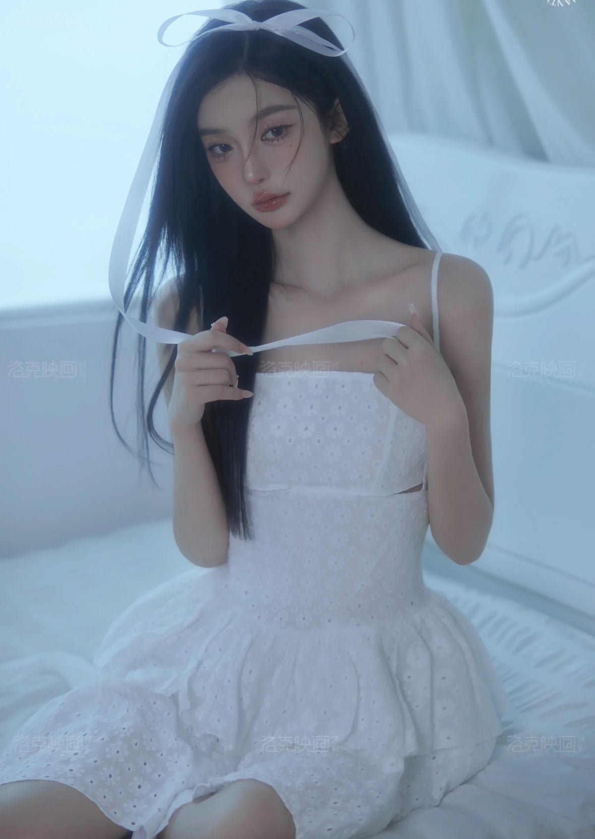 White Embroidery Waist Cut Short Dress (S)