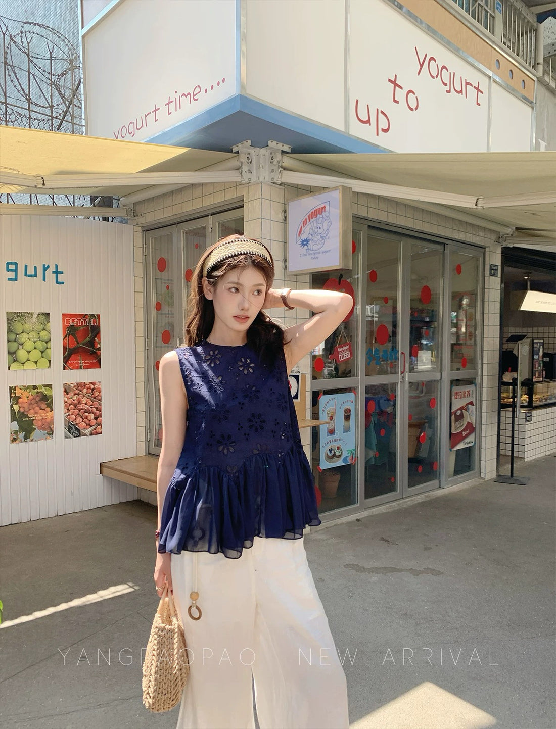 Sleeveless Embroidery Top