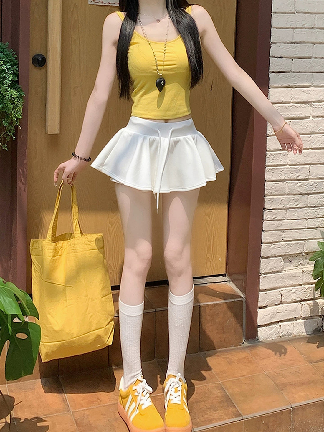 Middle Waist Mini Skirt SK20 (Black, White)