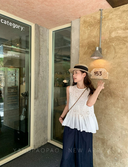 Sleeveless Embroidery Top