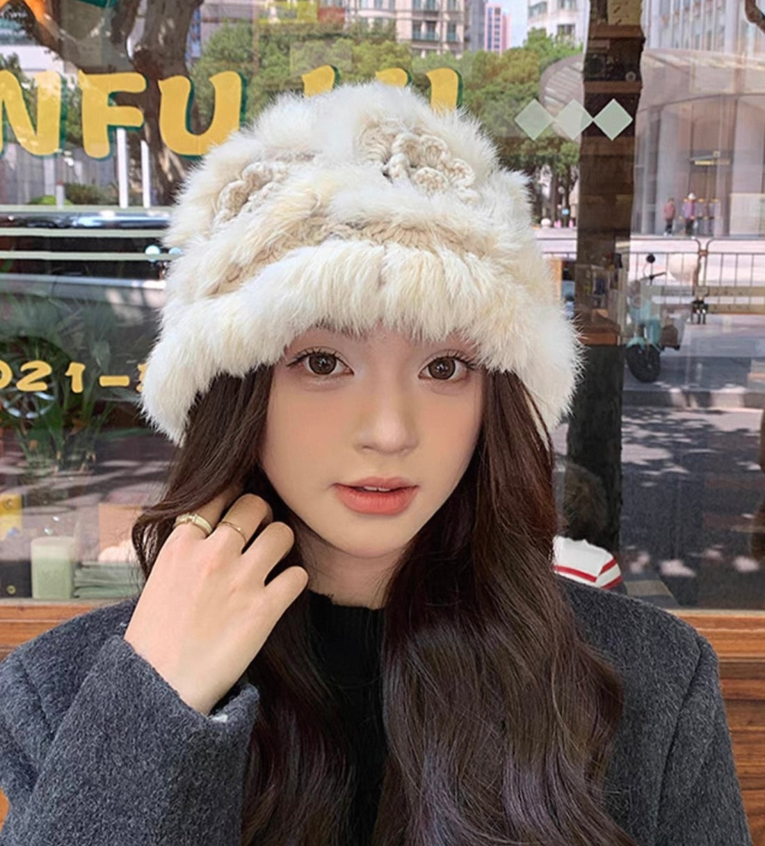 H32 Cream Rose Furry Braid Hat
