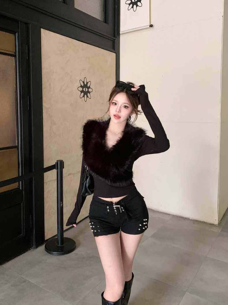 Furry Collar Knitted Long Sleeve Top (Black, White)