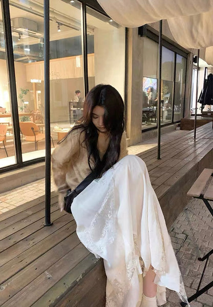 Creamy Unequal Floral Mix Mesh Long Skirt