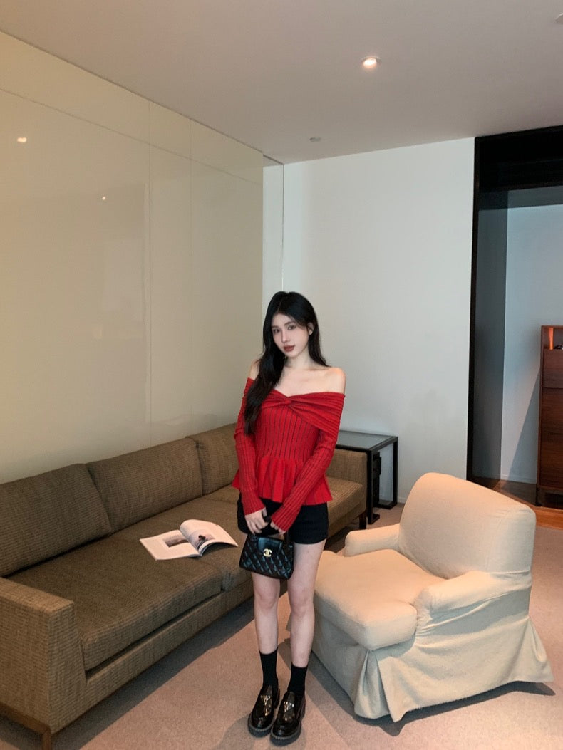 Off Shoulder Knitted Pleated Top