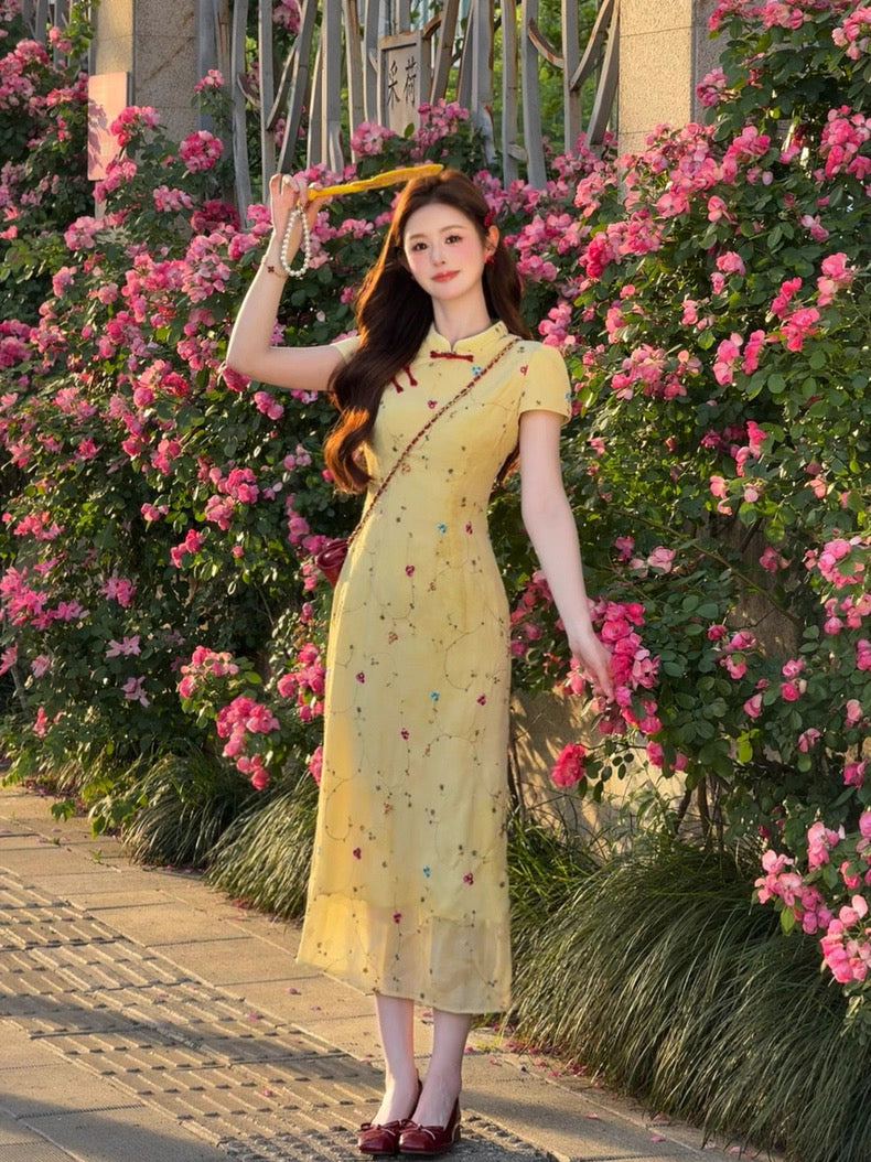 Red Button Yellow Cheongsam CD015 Long Dress (S, M）