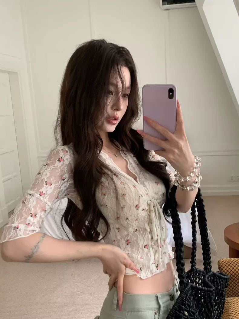 Mini Flo Middle Sleeve Laces Top