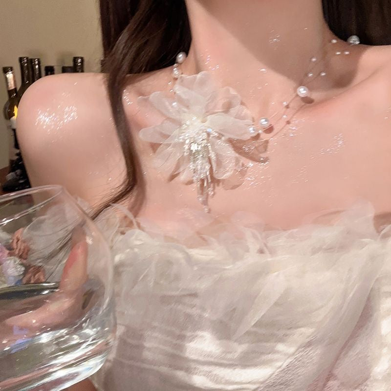 White Flo Necklace NL08
