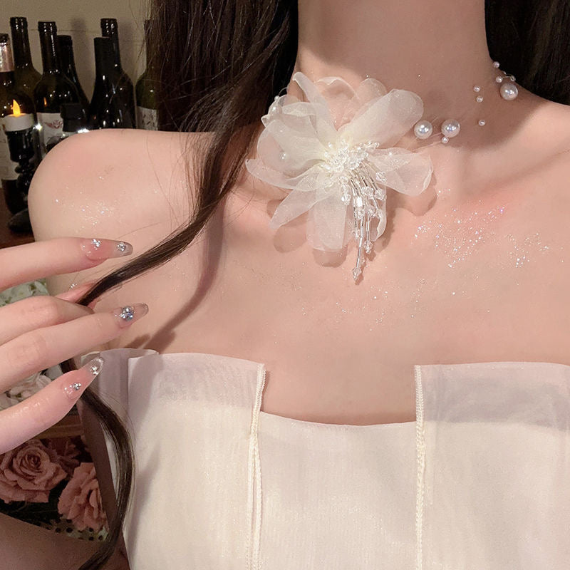 White Flo Necklace NL08