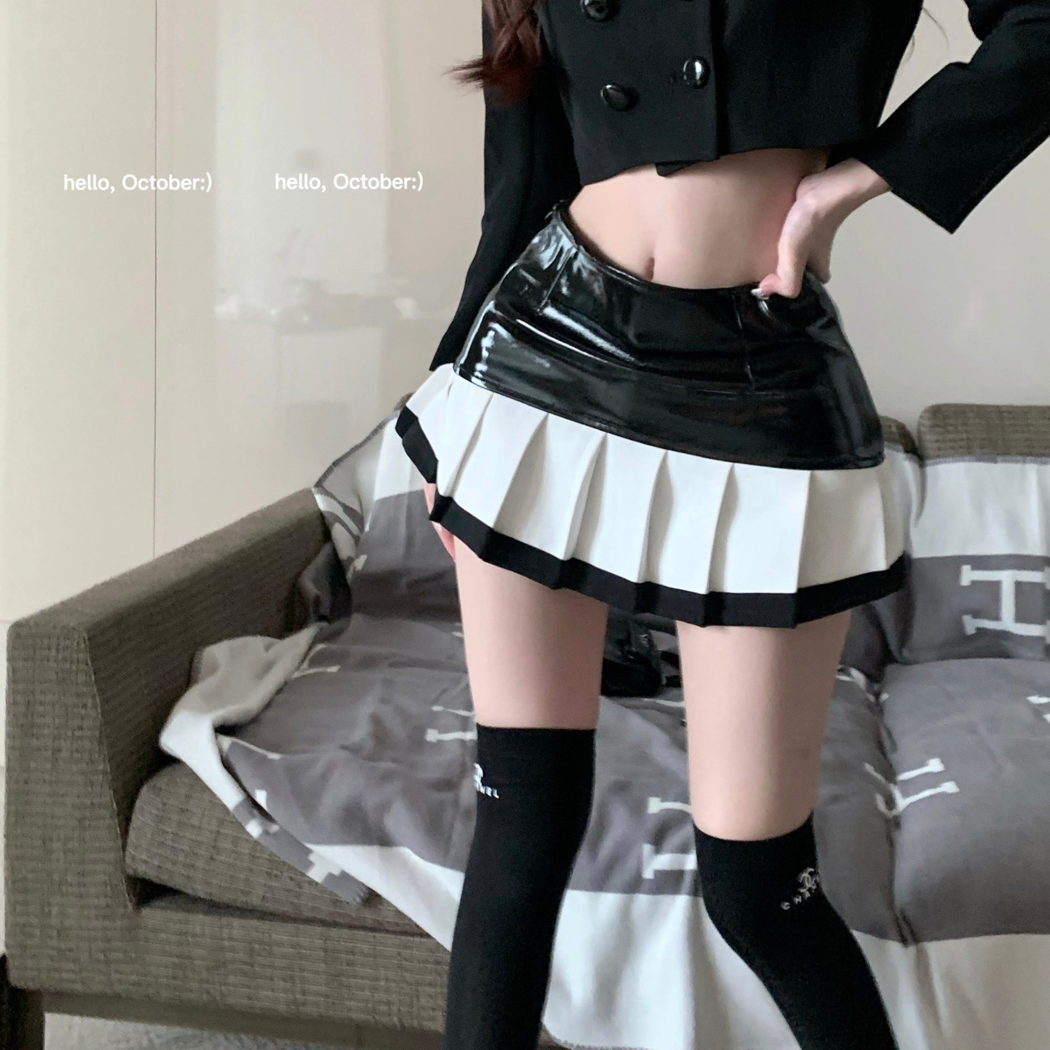 Black And White Middle Low Waist Mini Skirt (S)