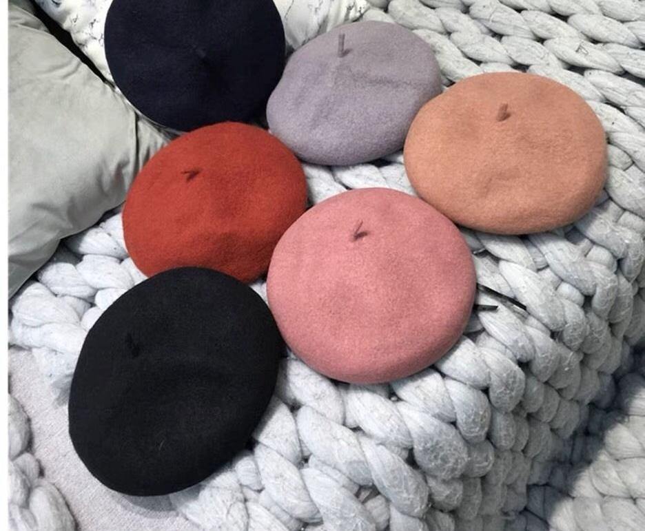 A206 Classic Wool Felt Beret Hat - Hearts &amp; Kisses
