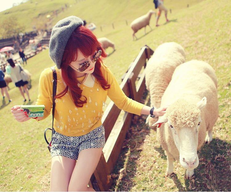 A206 Classic Wool Felt Beret Hat - Hearts &amp; Kisses