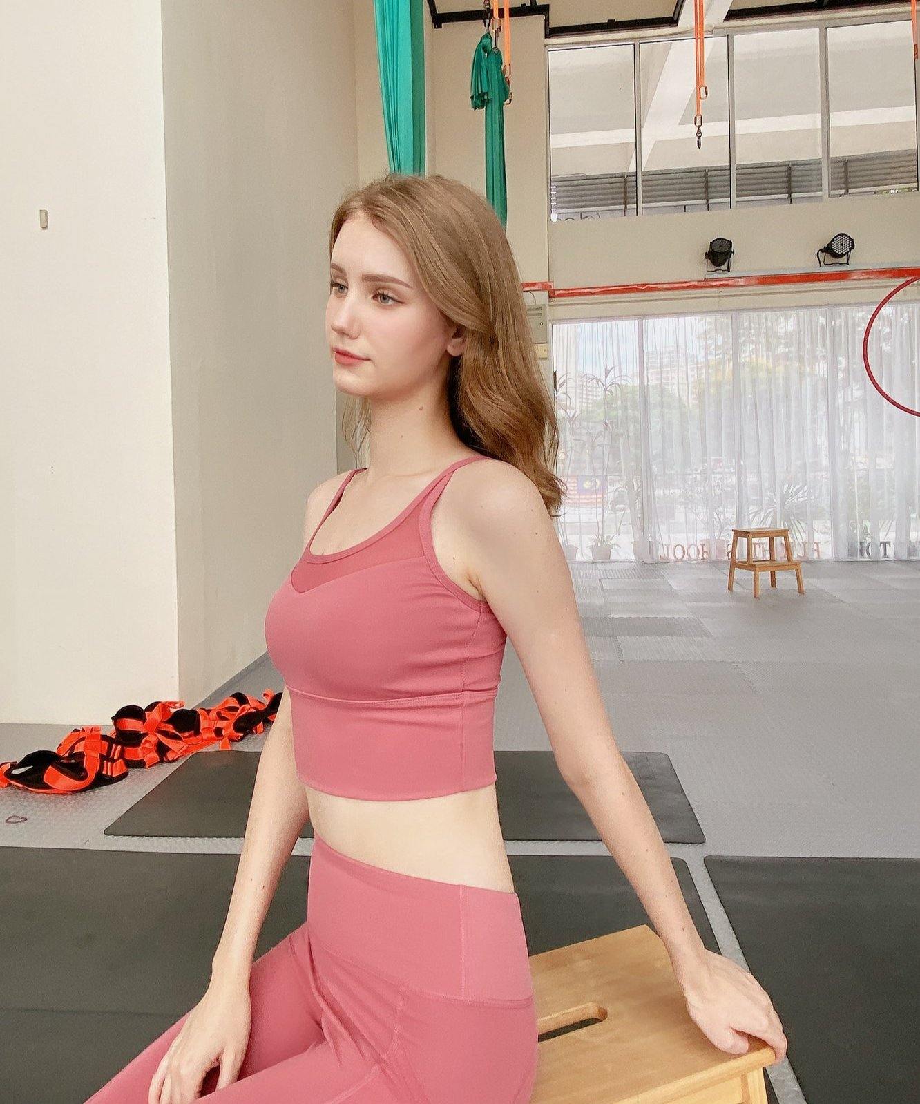 FT002 Fitness Yoga Sport Top with Pad - Hearts &amp; Kisses