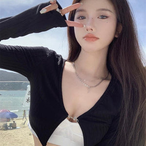 OnePin Cardigan Outerwear - Hearts & Kisses Fashion Boutique - HNK Online Fashion Malaysia - Buy Dress Online. Shop Dress, Tops, Pants, Rompers, Sportswear & more. We Ship To Malaysia & Singapore.